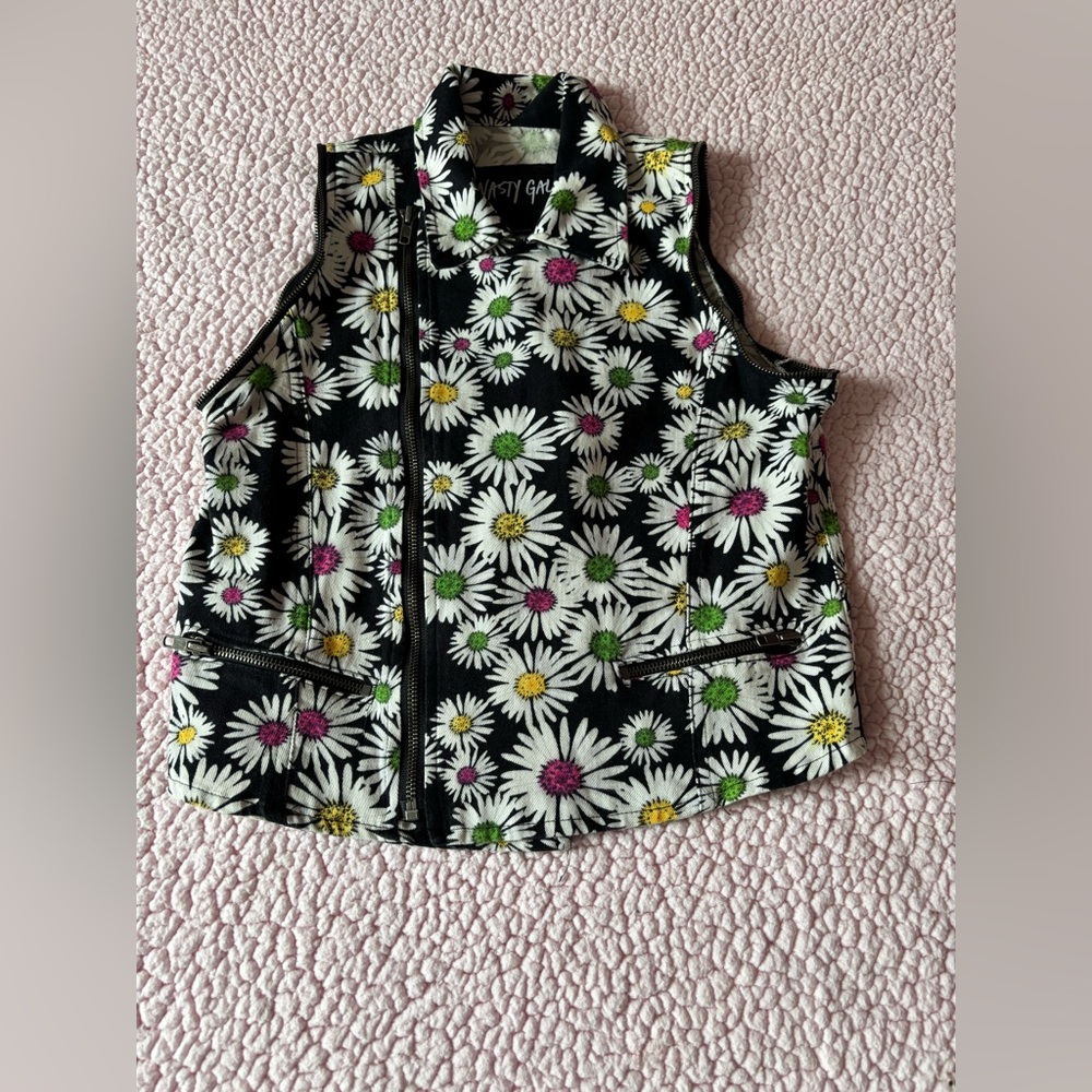 🌼 Nasty Gal Daisy Print Moto Vest – Size S 🌼